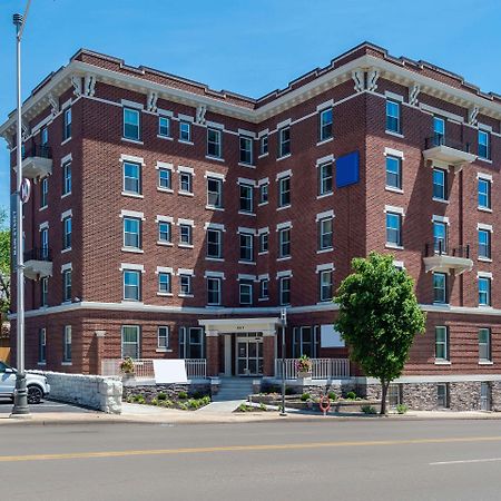 Quality Inn & Suites Kansas City Downtown Exterior photo
